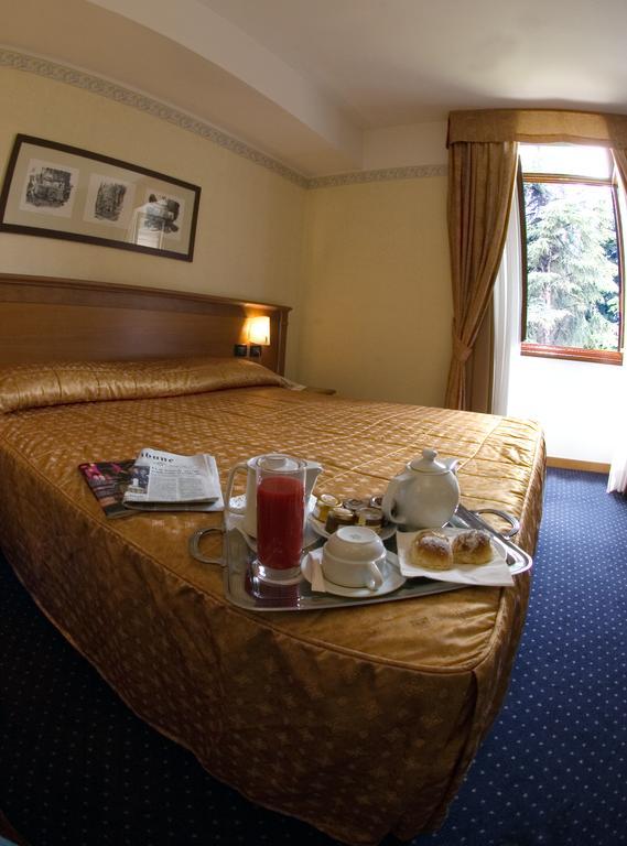 Hotel Villa Vecchia Monte Porzio Catone Екстер'єр фото